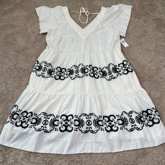 Old Navy Dress Womens M Ivory Embroidered Tiered Swing Pockets Boho Beach NWT - Picture 2 of 10